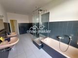 Bad mit Wanne + Dusche