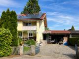 Hofansicht mit Garagen