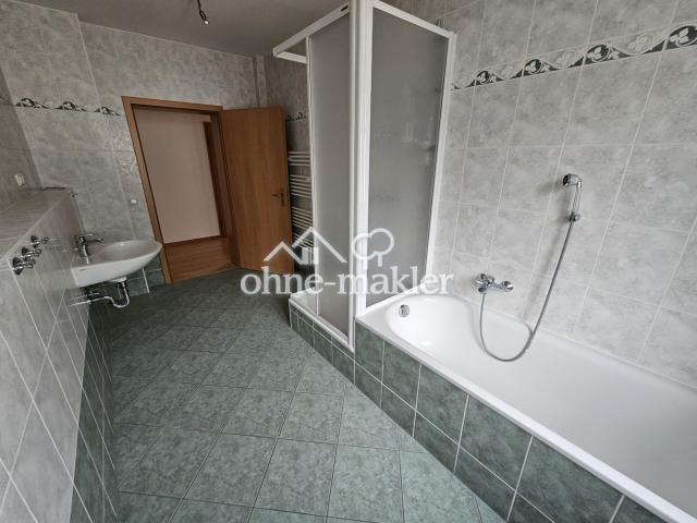 Bad mit Dusche & Badewanne