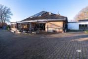 Wohngebäude Westseite mit Anbau Schwimmbad