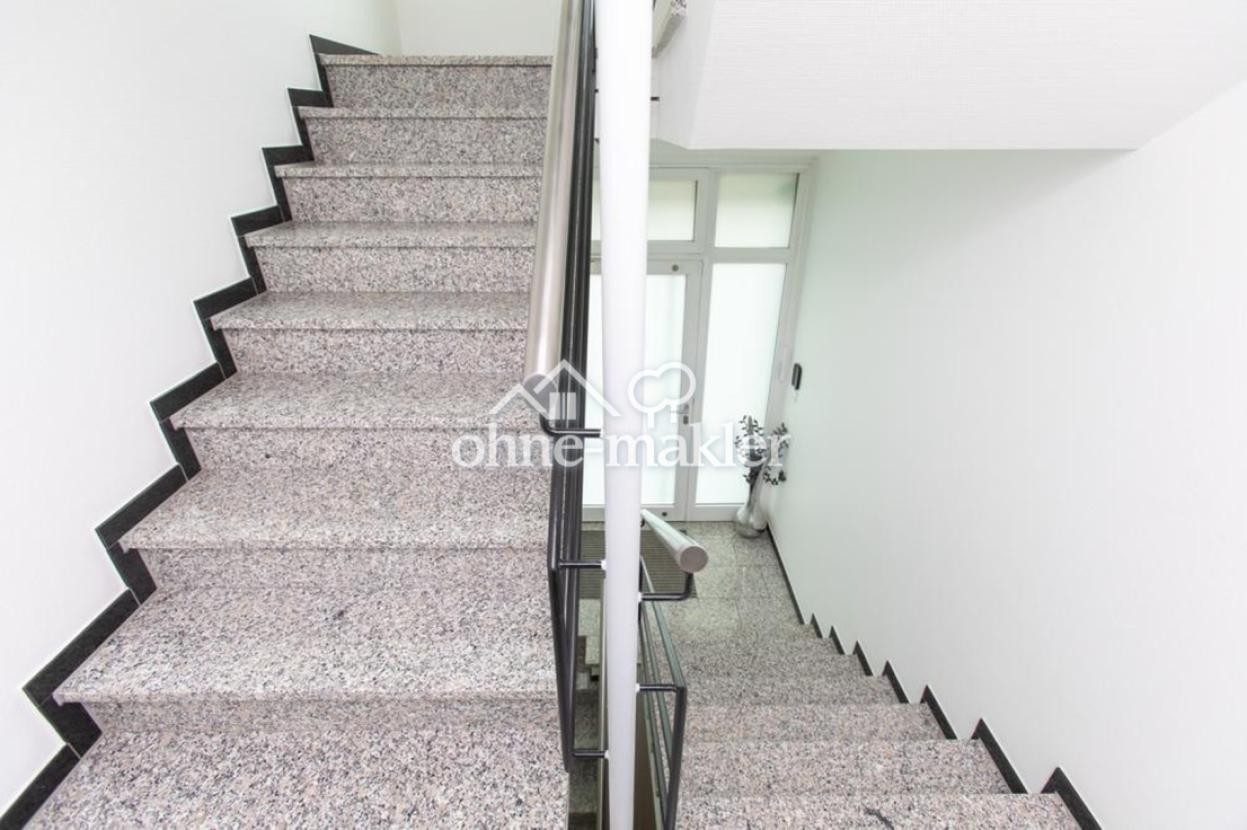 separates Treppenhaus zum Ph.