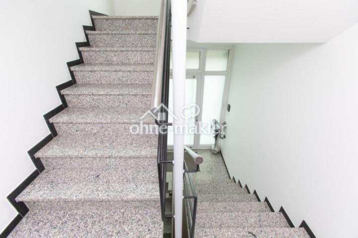 separates Treppenhaus zum Ph.