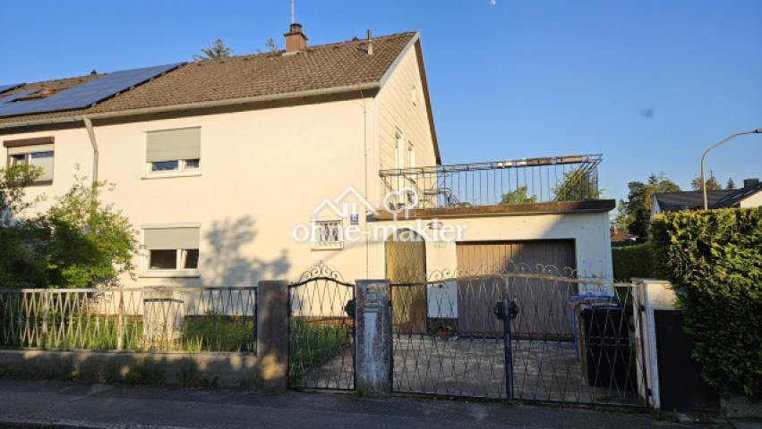 Hausansicht Eingang und Garage