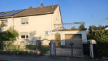 Hausansicht Eingang und Garage