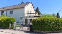 Hausansicht Eingang und Garage