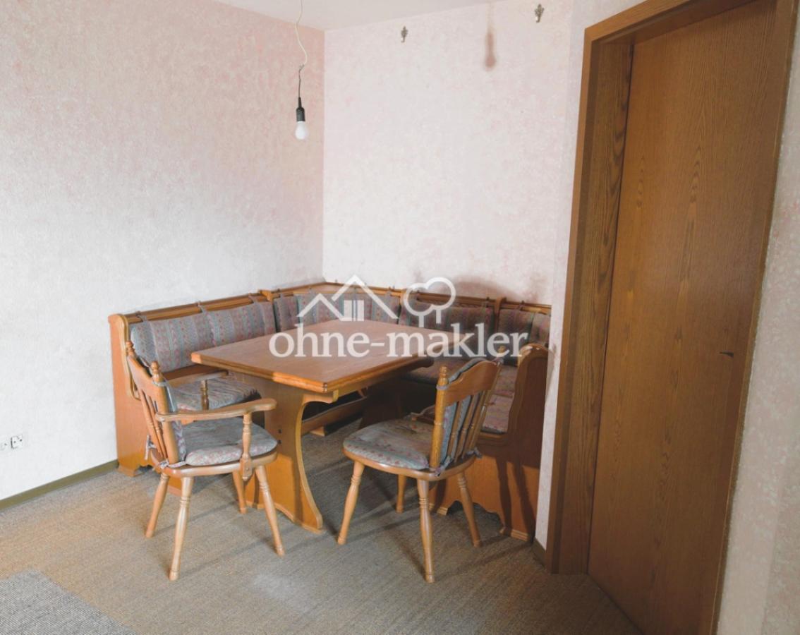 Essecke im WZ mit Küchentür
