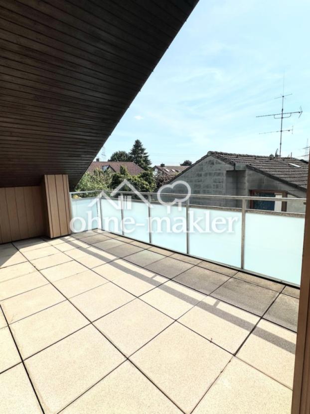 überdachter Westbalkon