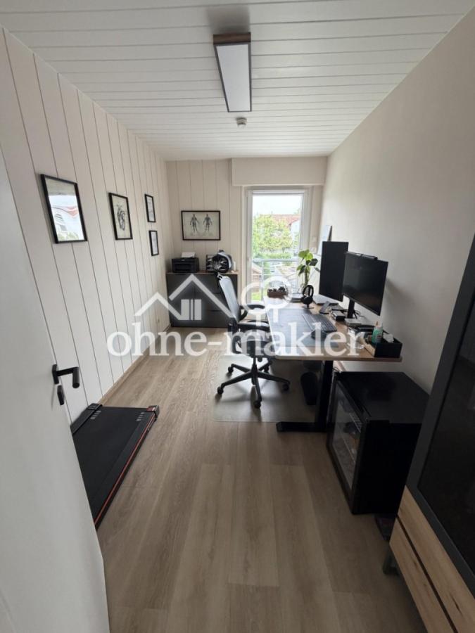 Home Office mit Gartenblick