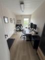 Home Office mit Gartenblick