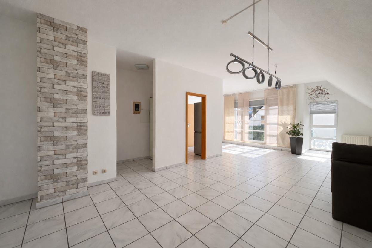 Bodentiefe Fenster zur Loggia
