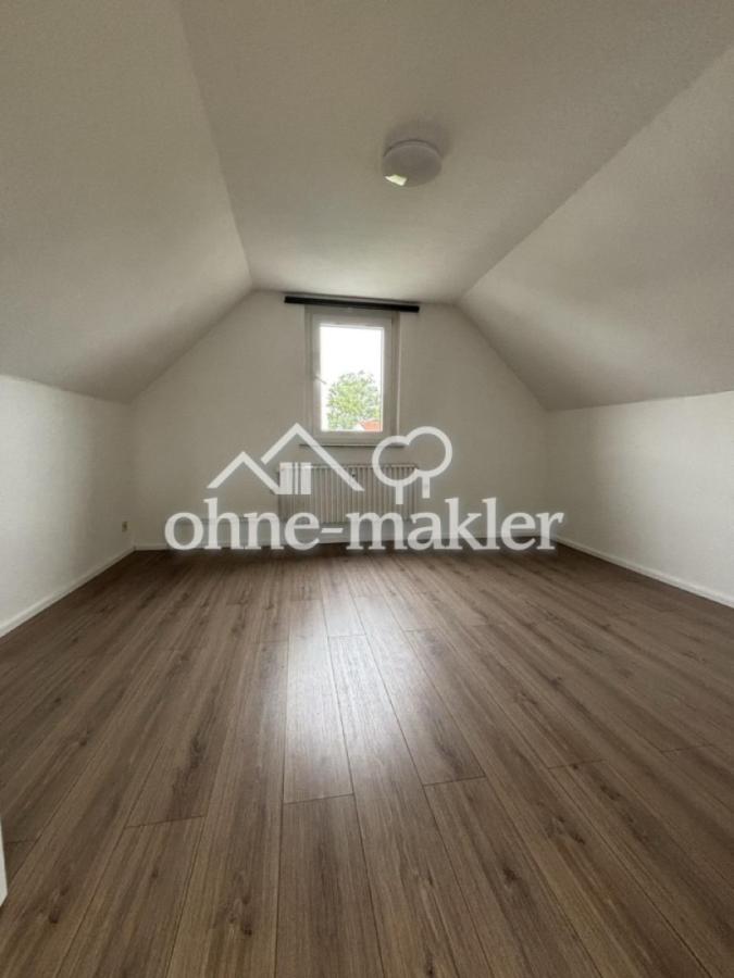 Schlafzimmer (DG)