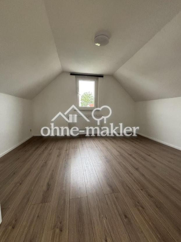 Schlafzimmer (DG)
