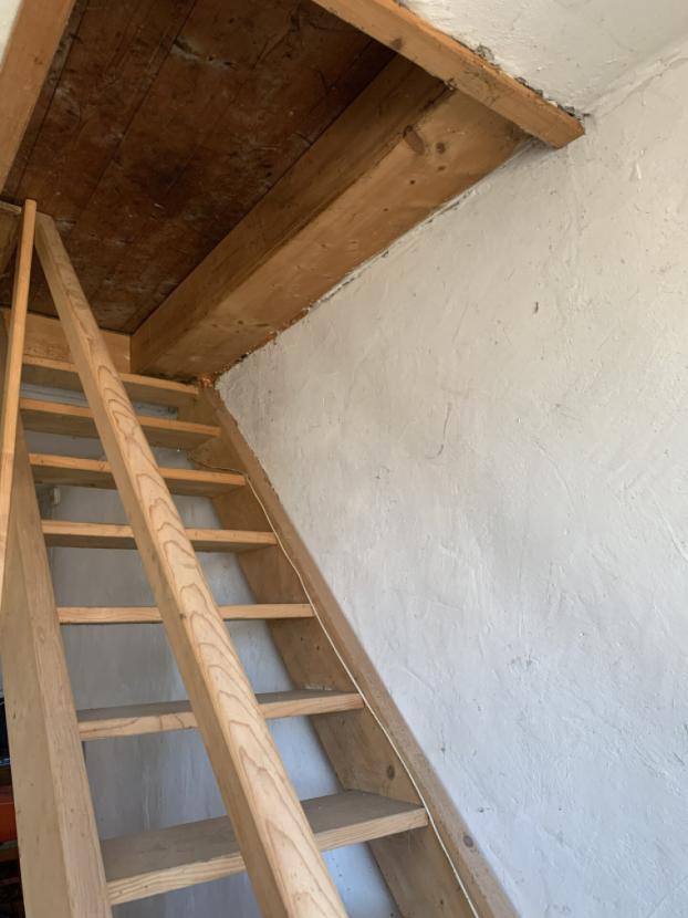 Treppenhaus zum Speicher