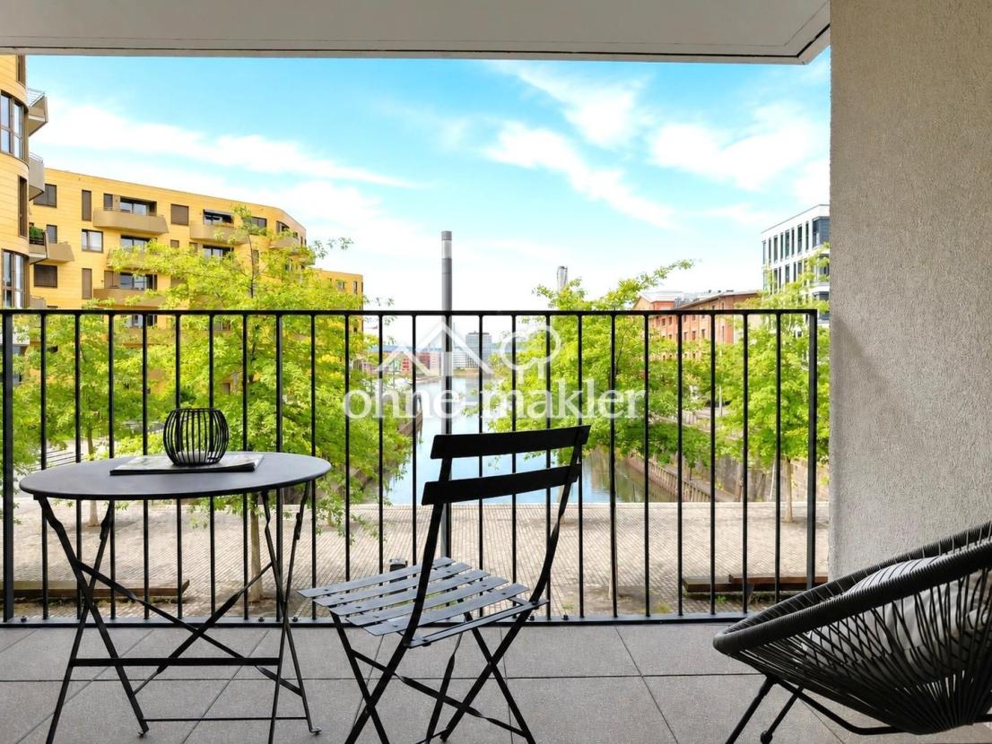 Balkon mit Blick auf das Hafen