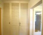 Einbauschrank für Garderobe vor dem Wohnzimmer