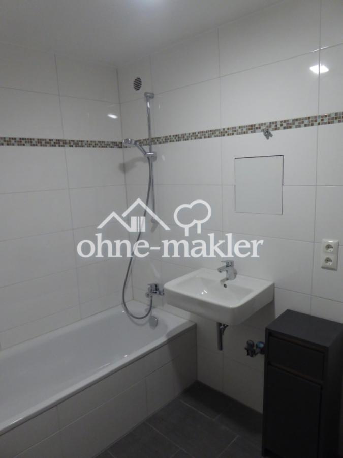 Waschbecken und Badewanne