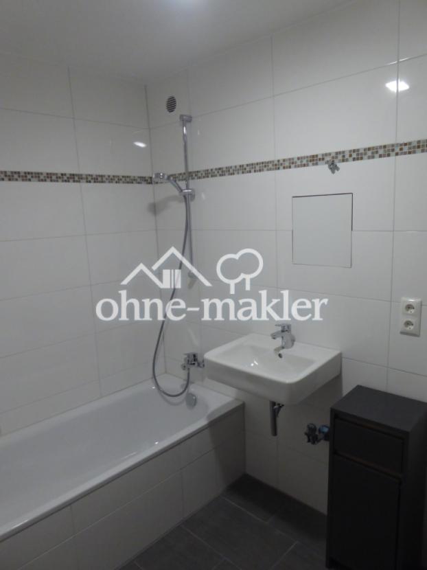 Waschbecken und Badewanne