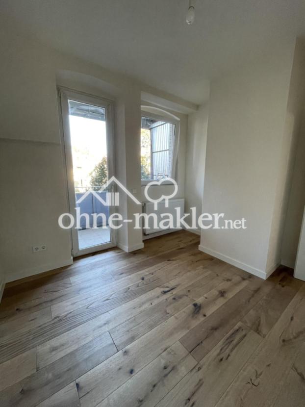 Büro / Kinderzimmer mit Balkon