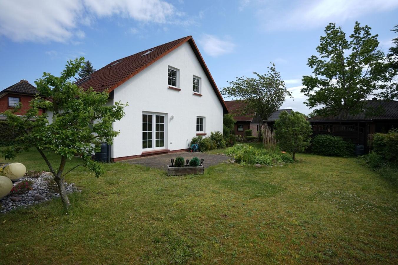 Haus Gartenansicht 1