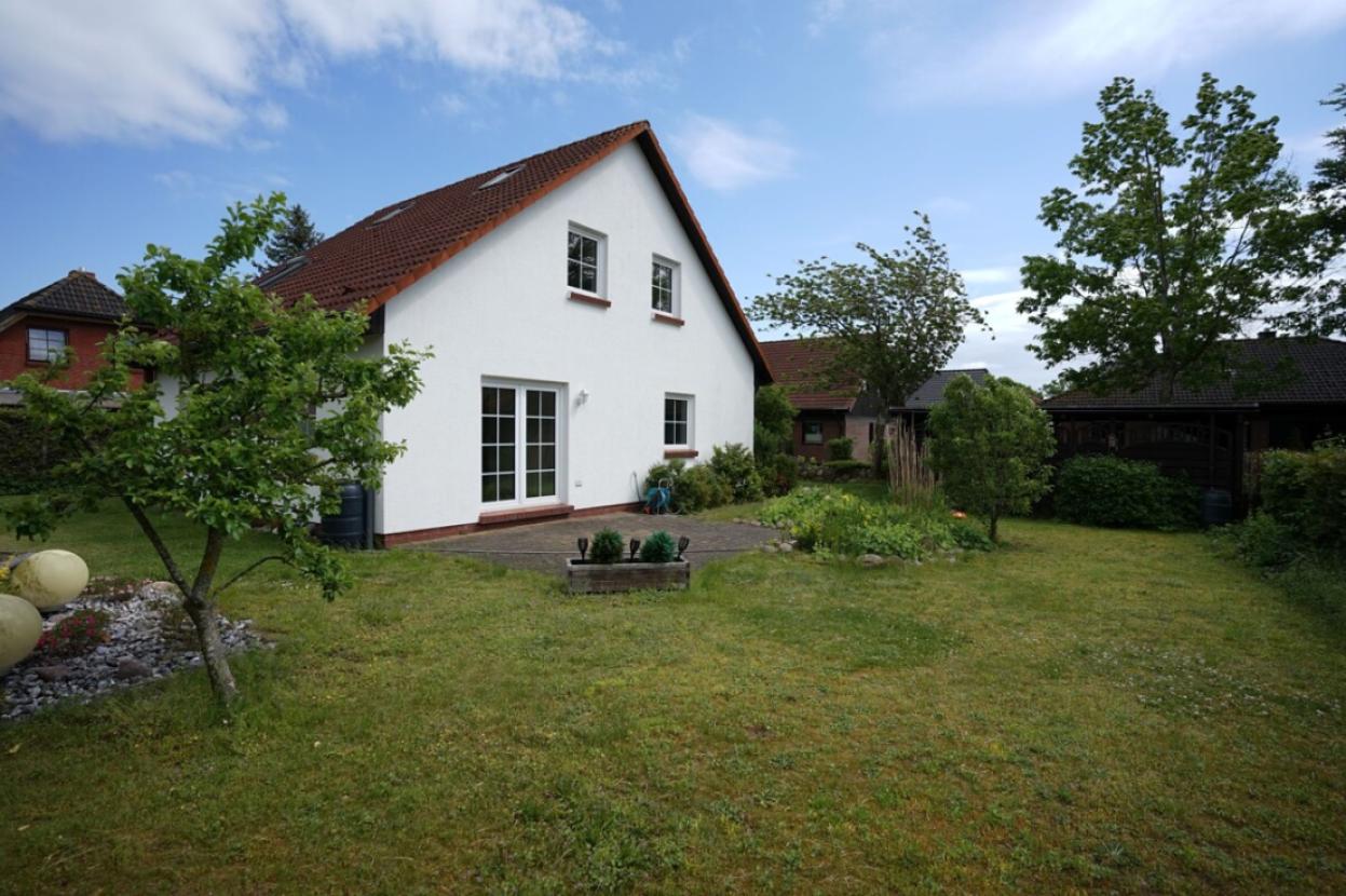 Haus Gartenansicht 1