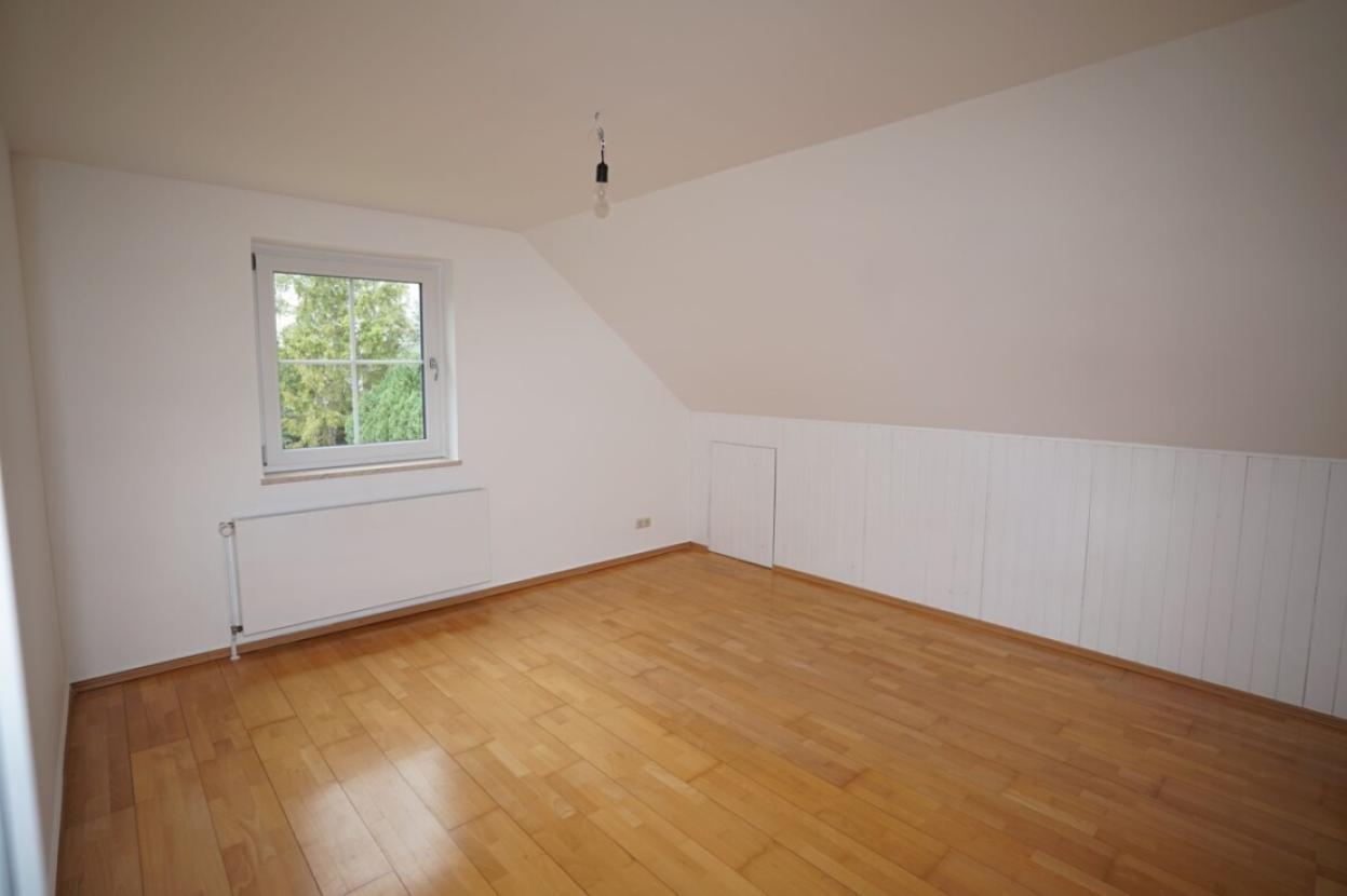 Zimmer 2 OG