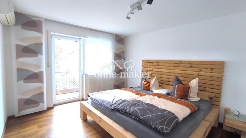Schlafzimmer mit Zirbenbett
