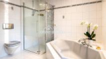 Badezimmer m. Eckbadewanne