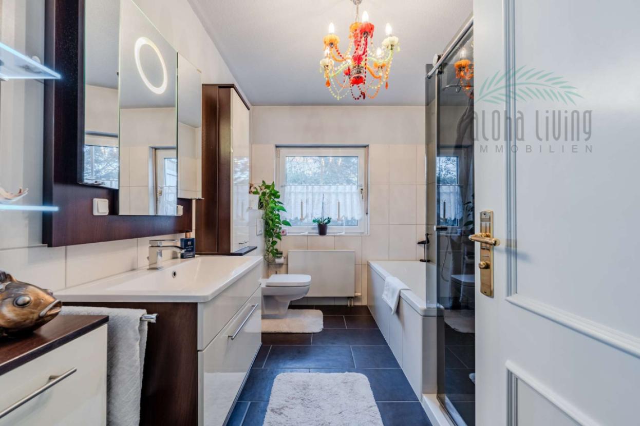 Badezimmer (EG)