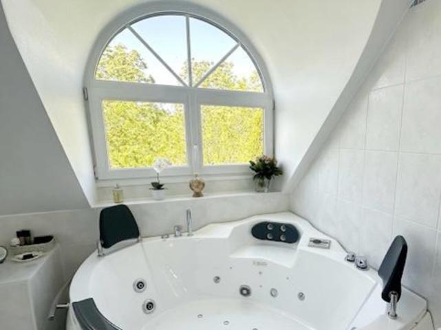 Whirlpool mit Seeblick