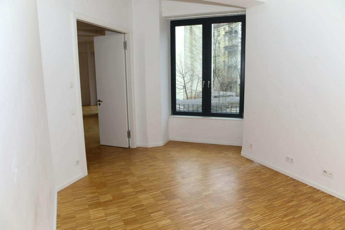 Schlafzimmer 2 mit Flügeltür