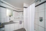 2.OG: Dusche und Rundwanne