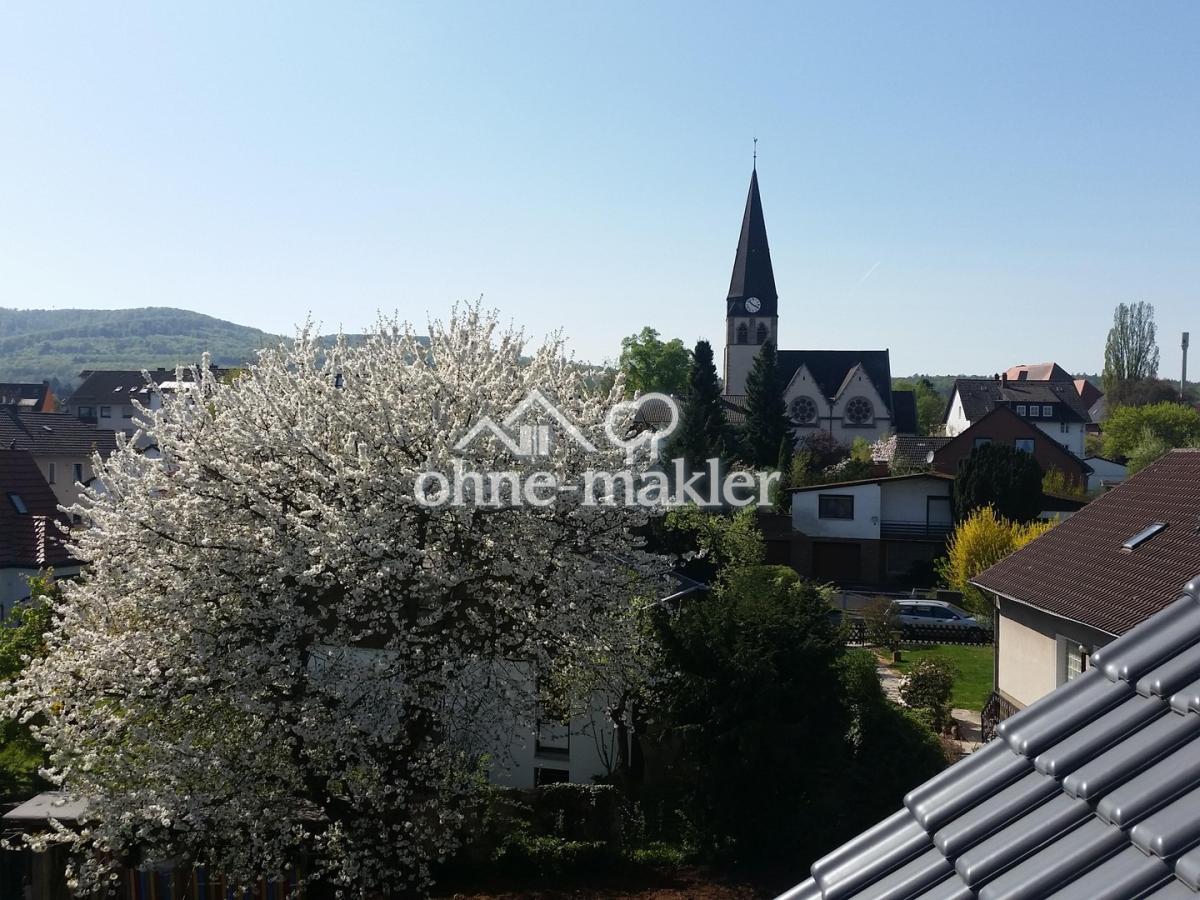 Kirschbaumblüte vom Spitzboden