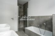 Badewanne und Dusche