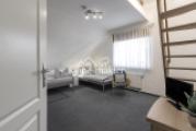 1.Schlafzimmer Aufgang zum DG