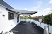 Große Dachterrasse mit markise