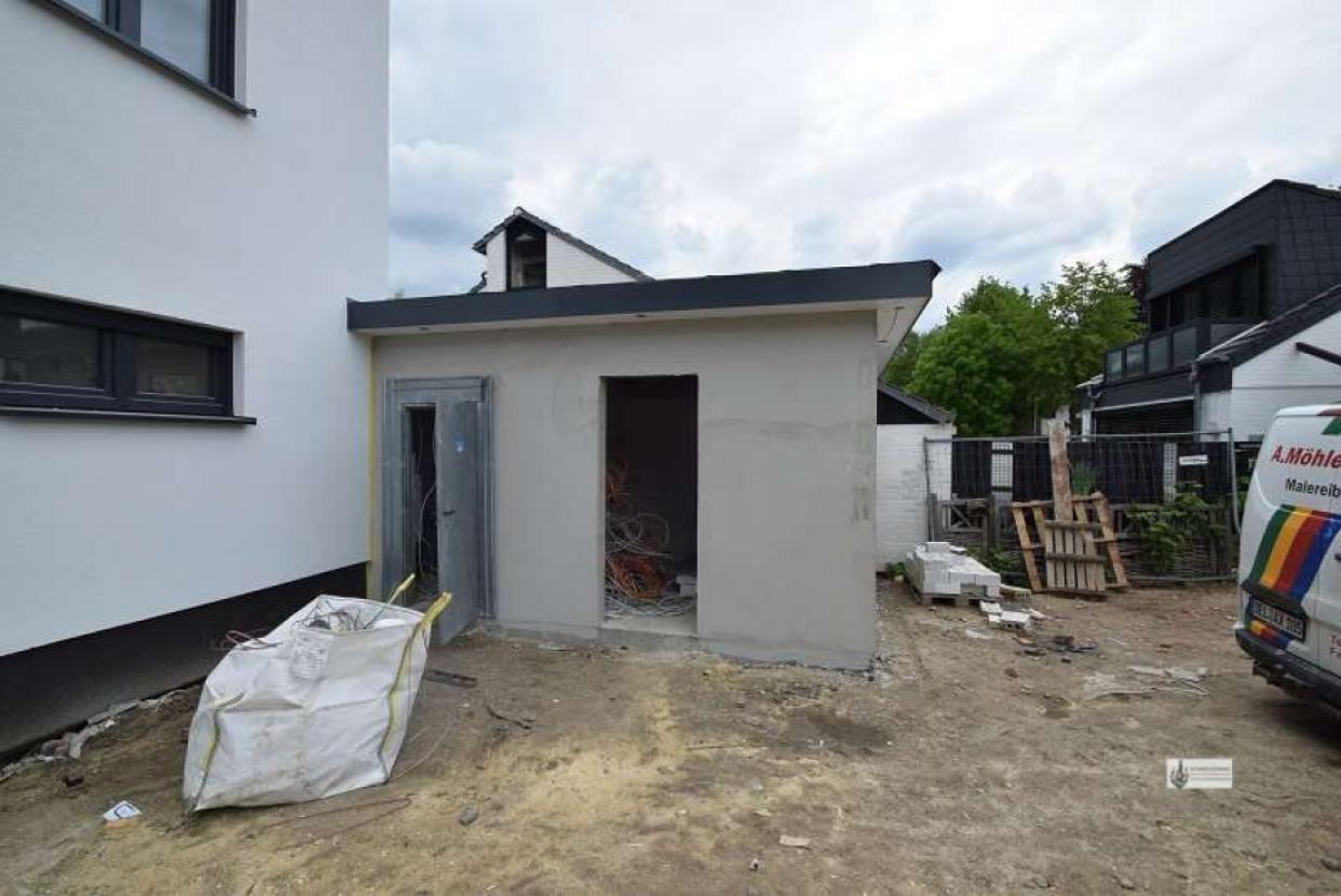 Anbau vor dem Haus