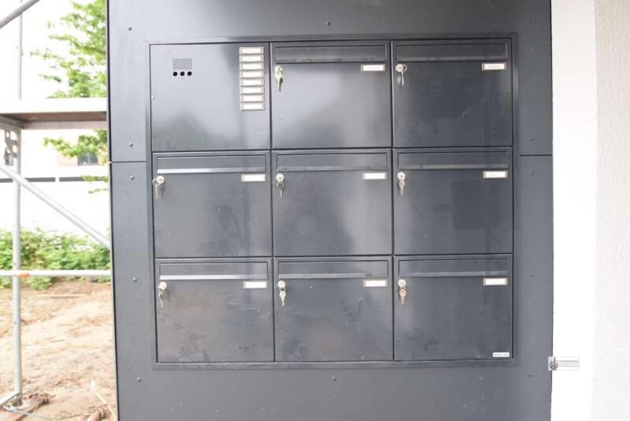 Briefkasten- und Klingelanlage