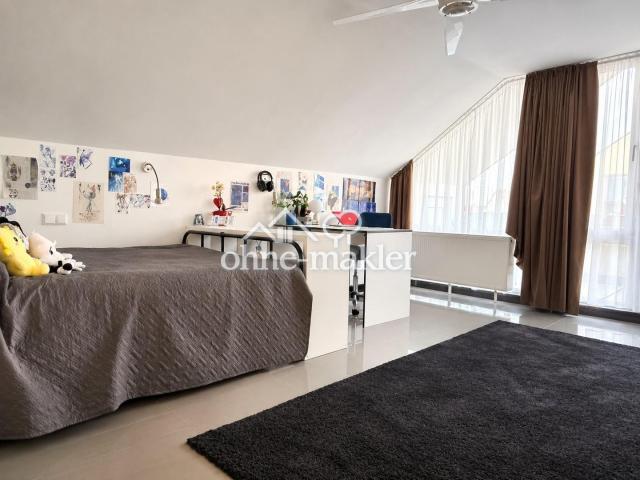 Schlafzimmer DG