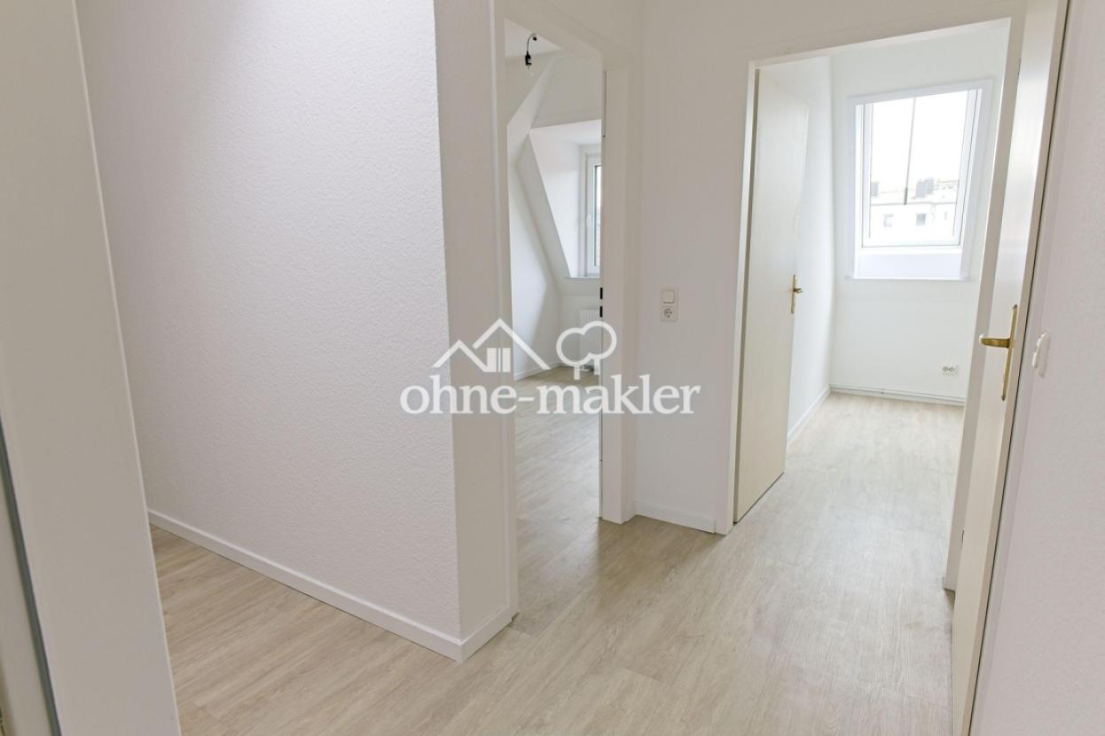 Blick vom kl. Zimmer i.d. Flur