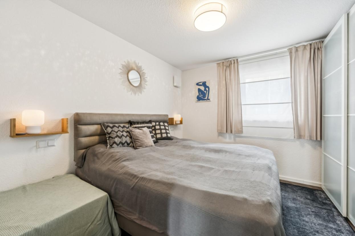 Schlafzimmer / beg. Kleiderschrank