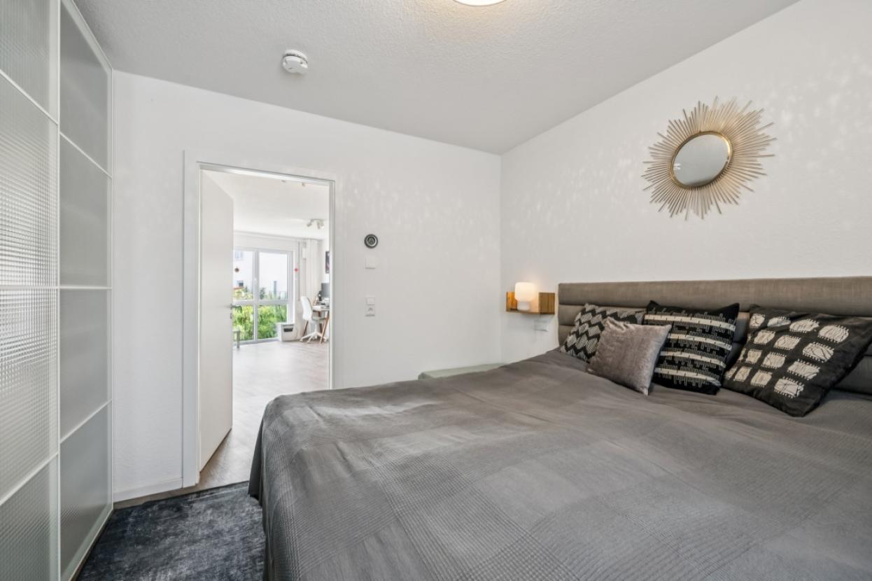 Schlafzimmer / beg. Kleiderschrank