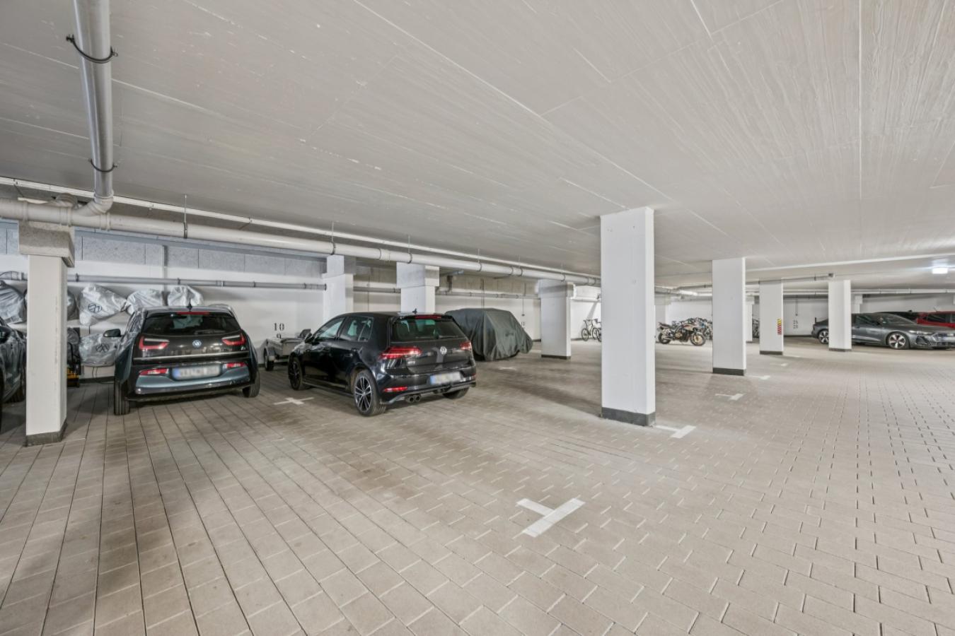 Tiefgarage (Stellplätze links)