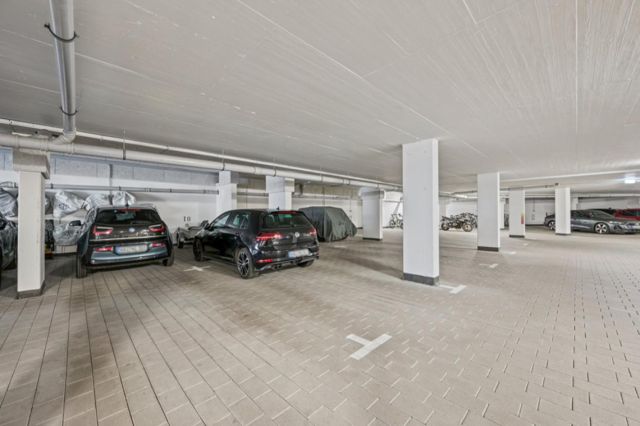Tiefgarage (Stellplätze links)