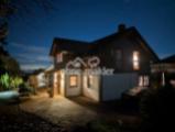 Hausansicht abends