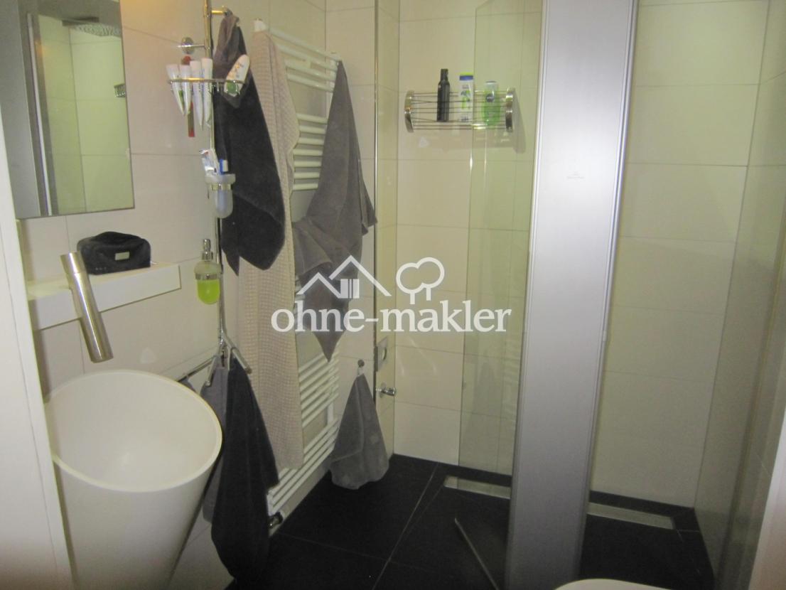 Bad mit Designer-Waschbecken