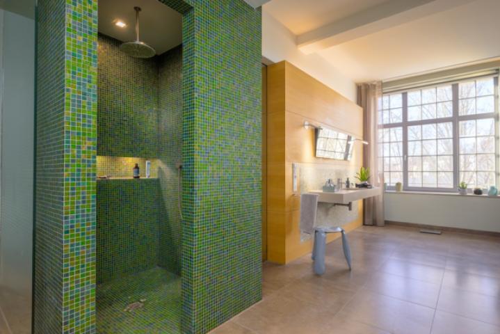 große Dusche 