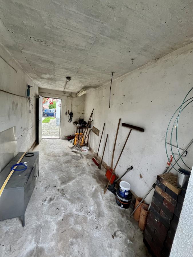 Lagerraum neben Garage