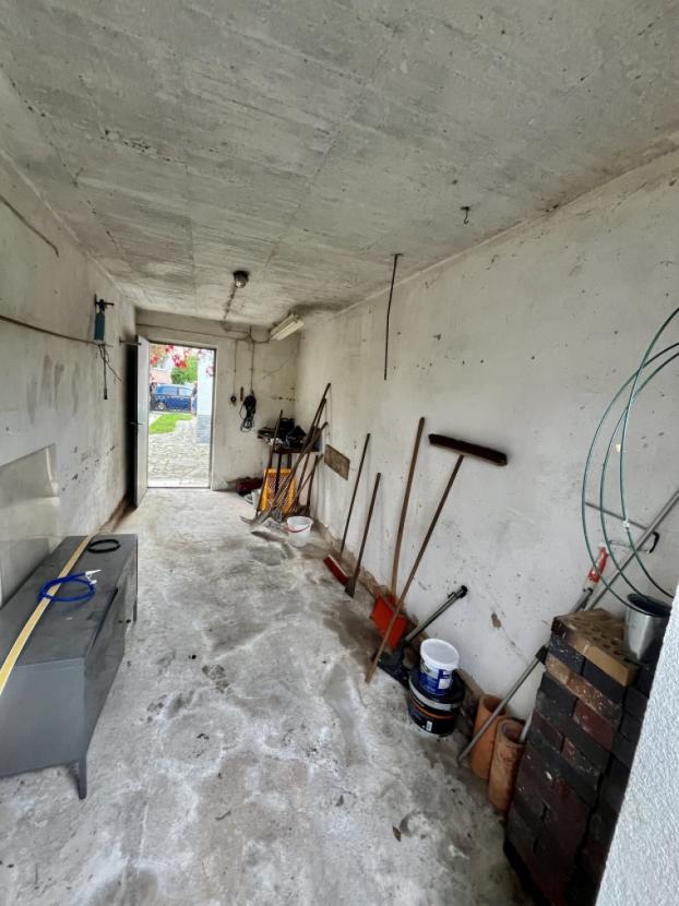 Lagerraum neben Garage
