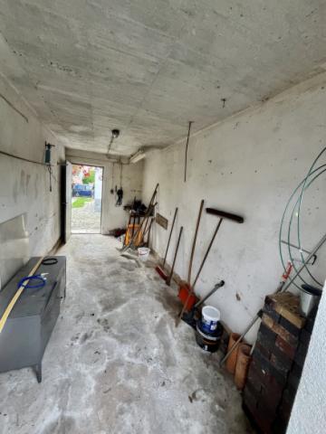Lagerraum neben Garage