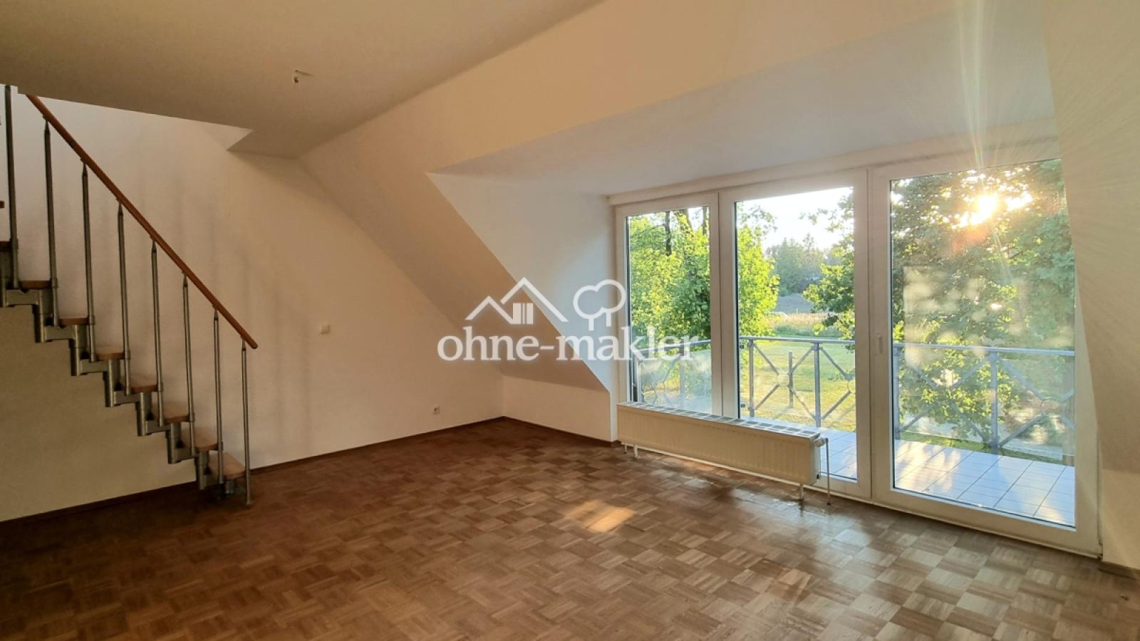 Wohnzimmer mit Südwest-Balkon